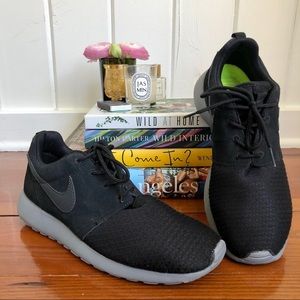 Nike Rosherun Winter Black/Grey VLT Running Shoe